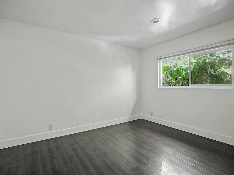 1321 W 36th Pl #3 — Photo 13