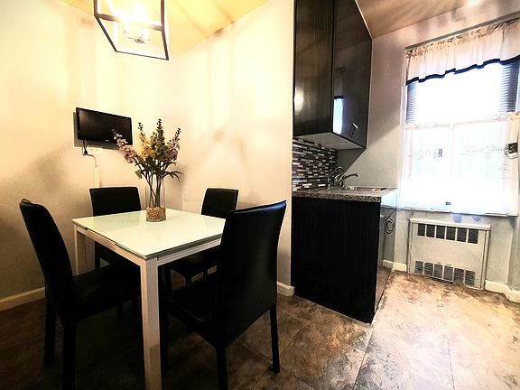 2nd image of 2229 Knapp St #3J