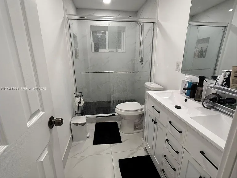 1912 N 42nd Ave — Photo 18