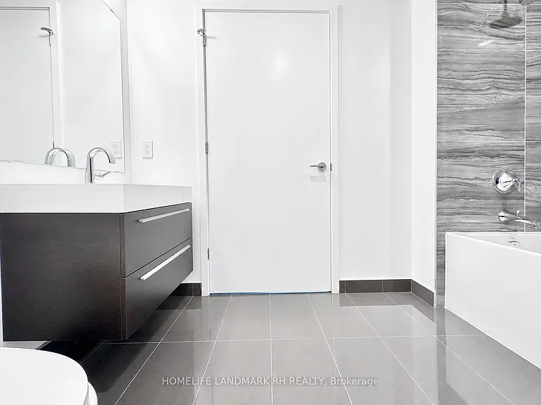 39 Roehampton Ave #2301 — Photo 8