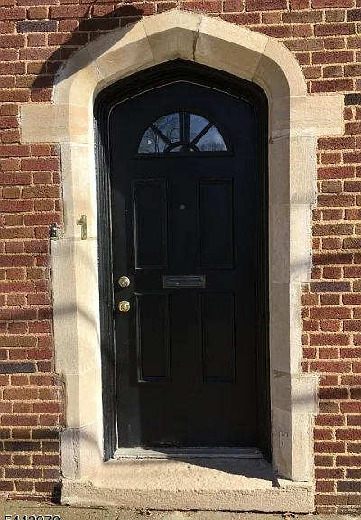 1 Laurel Pl — Photo 2