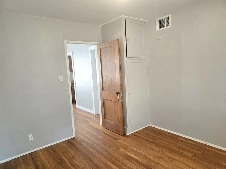 1406 E Earll Dr — Photo 14