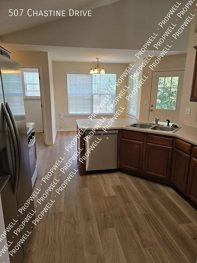 3 bed, 1964 sqft, $1,750 — Photo 4