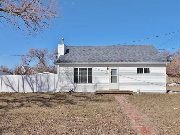 206 3rd St NW, Mohall, ND 58761