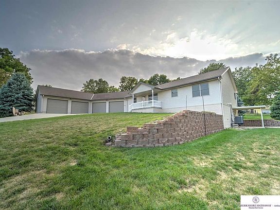 2nd image of 3809 Robin Dr