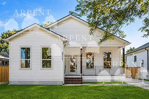 2707 Jackson Blvd Photo 1