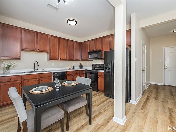 3rd image of 4934 Heritage Heights Cir