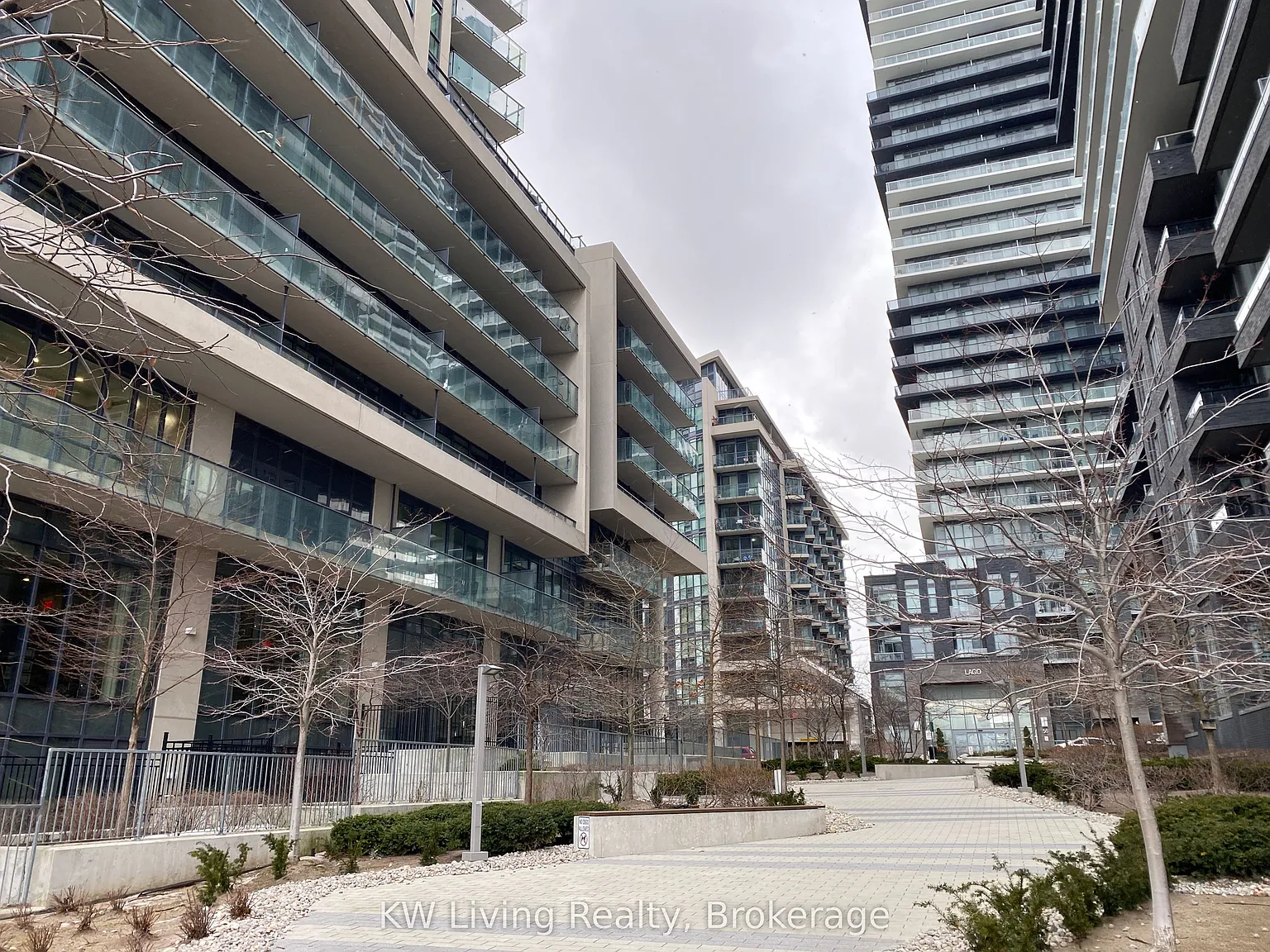 Water's Edge Condos — Photo 3