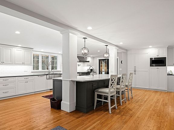 4th image of 118 Moulton St