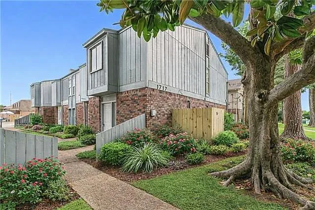 3 bed, 2.0 bath, 1380 sqft, $1,400 — Photo 1