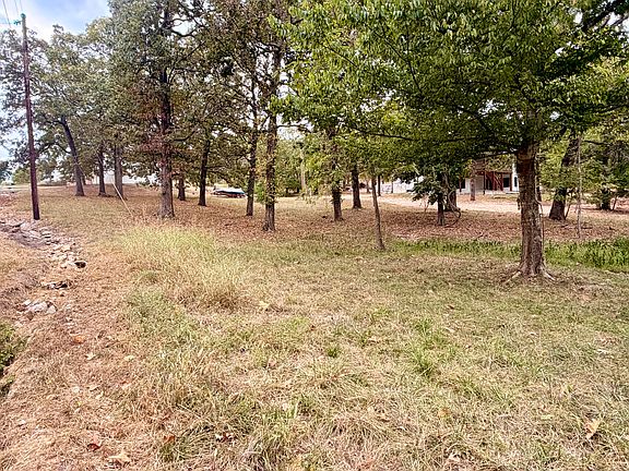 4th image of 000 N Maple Street