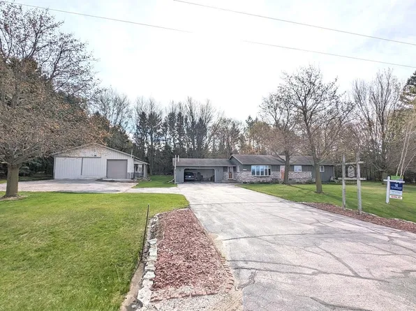 N1088 Plymouth Trl, New Holstein, WI 53061