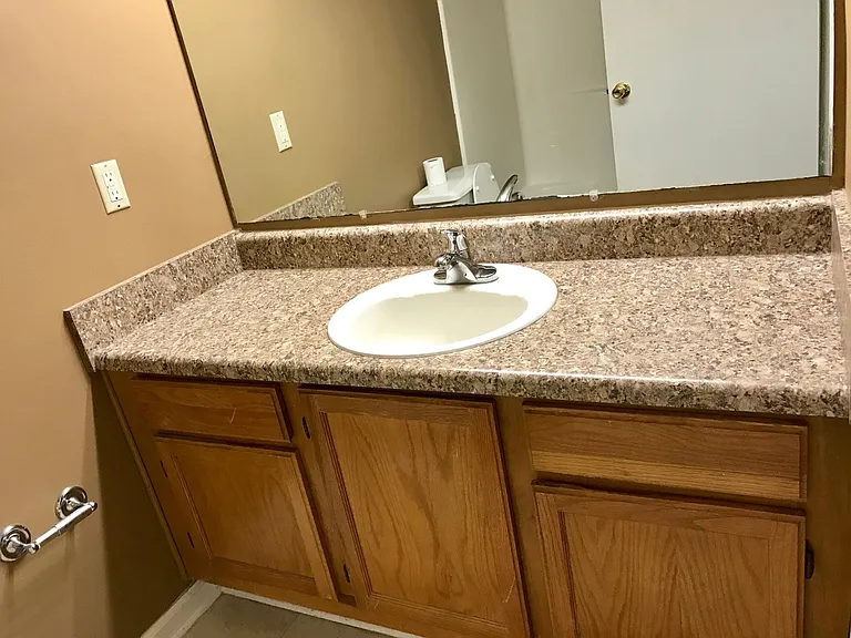 1041 Stonegate Dr #B — Photo 14