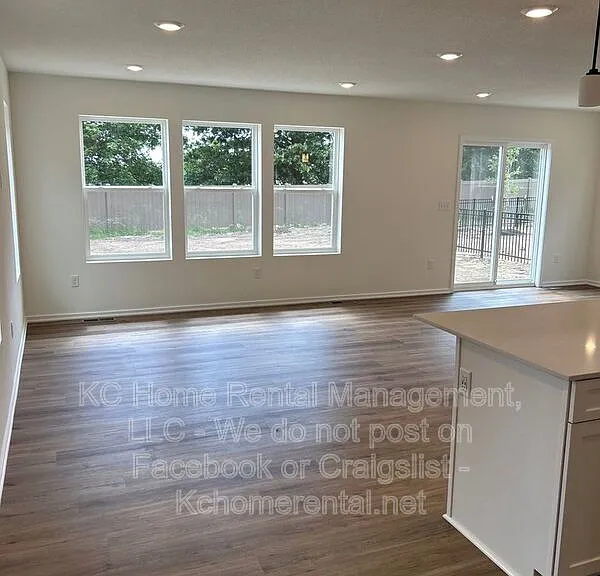 8716 SW Edgewater Dr — Photo 5