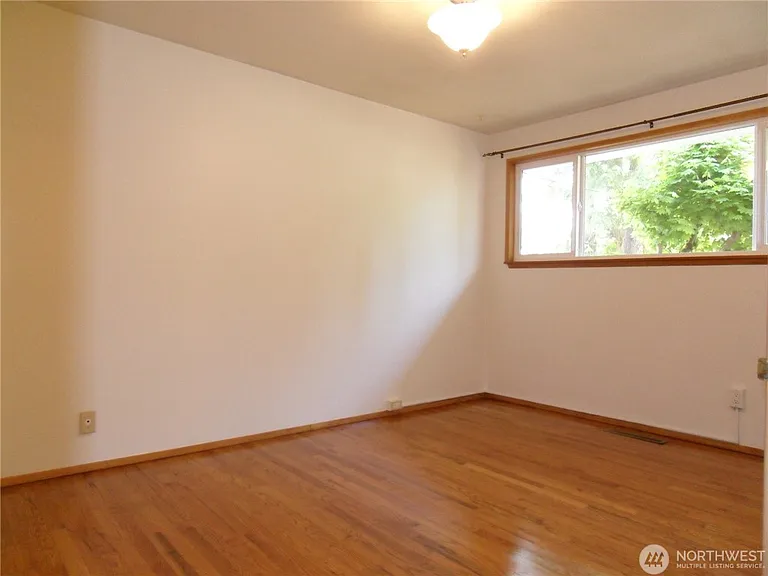 10210 NE 23rd St — Photo 9