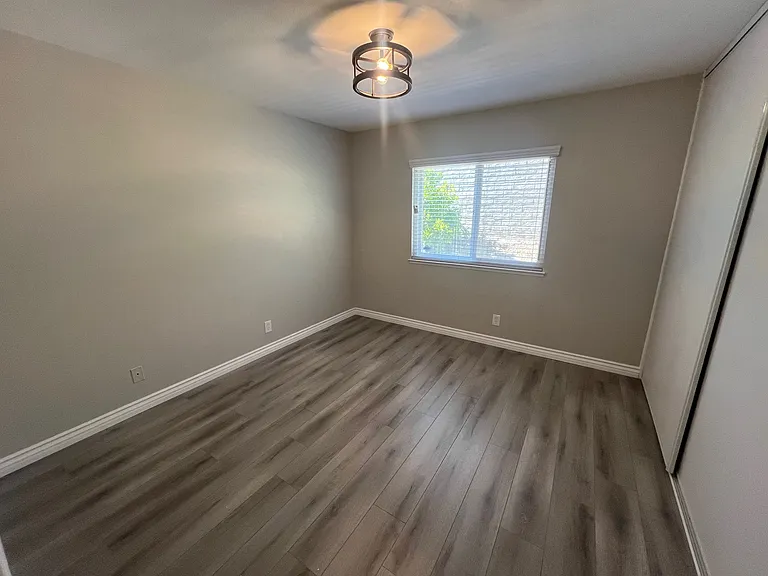 2800 Regina Ave — Photo 25