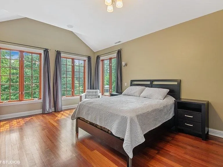1560 Florence Ave — Photo 9