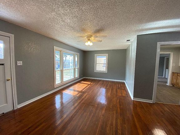 3rd image of 906 Green Dr