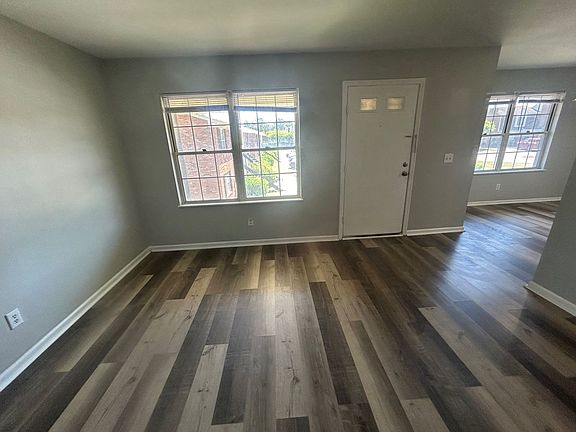 2nd image of 925 Glenn St APT 6