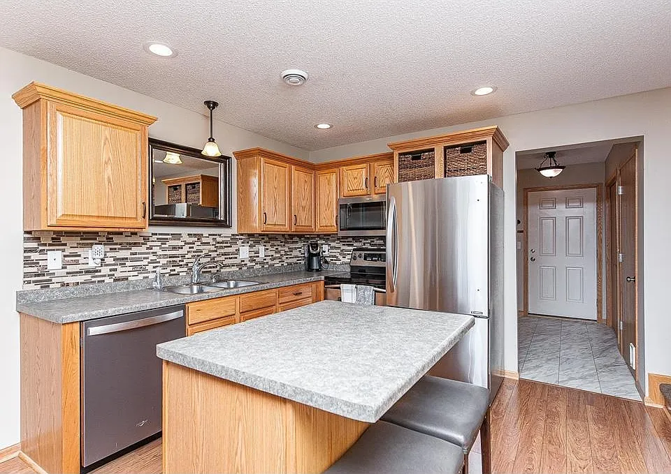547 Pointe Ct