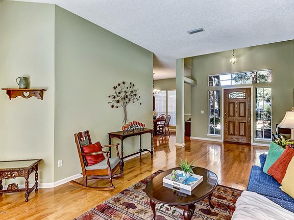 3rd image of 1128 Kalmia Ct