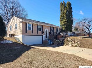 105 Sunny Cir, Mason City, IA 50401