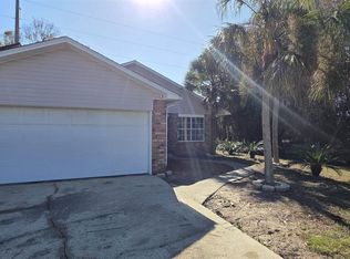 400 Peregrine Ct, Mary Esther, FL 32569