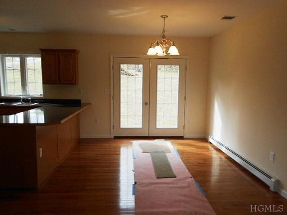 4th image of 133 Wood St