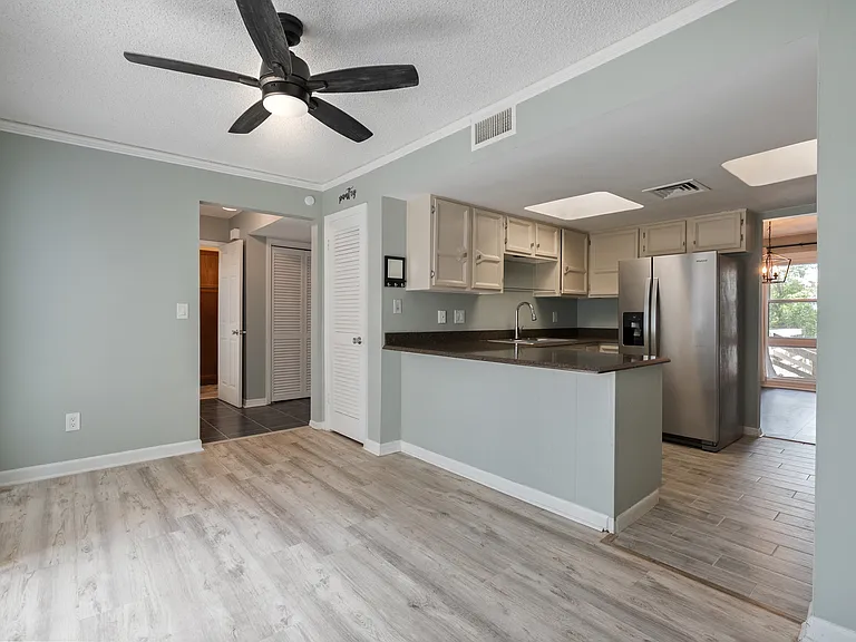 Dinette / Kitchen