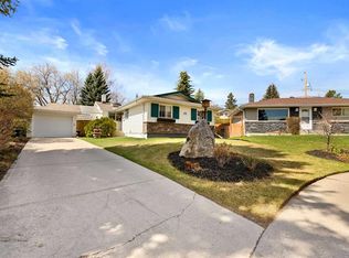 55 N Kelvin Pl SW, Calgary, AB T2V 2L2