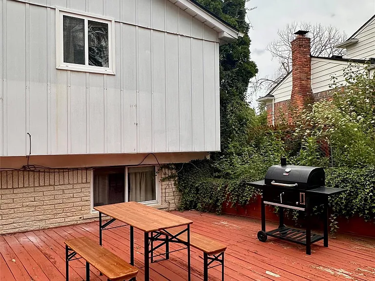 6942 Leslee Crest Dr — Photo 37
