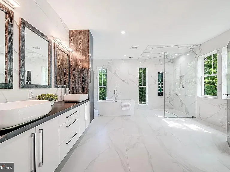 9908 Blake Ln — Photo 22