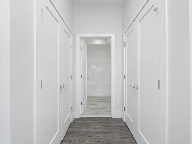 16 Laurel St — Photo 2