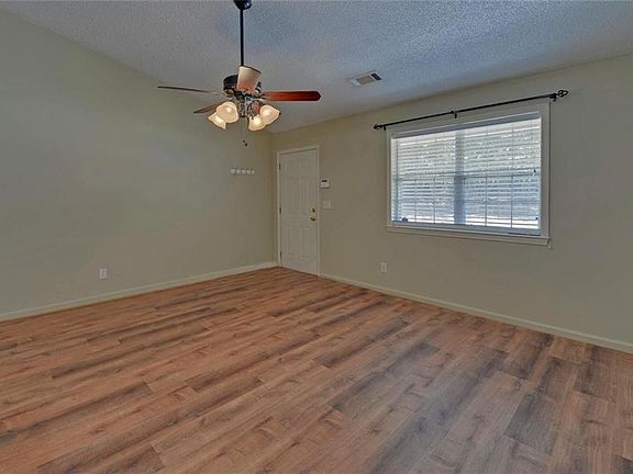 4th image of 2947 Florence Dr