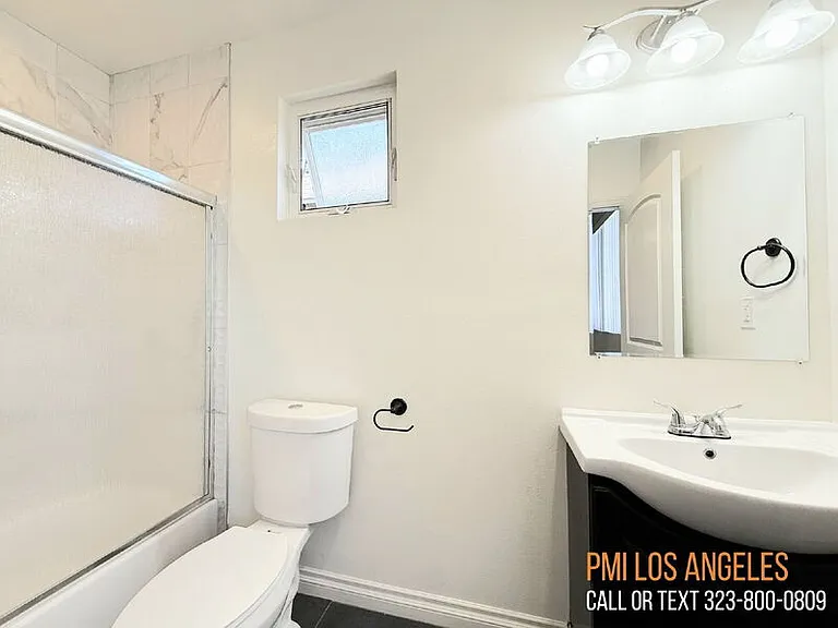 114 W 50th St — Photo 14