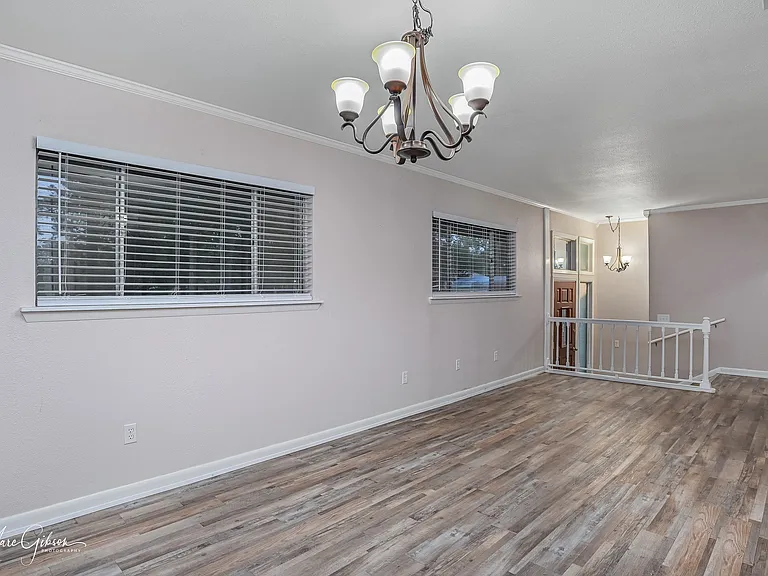 821 Princeton Rd — Photo 3