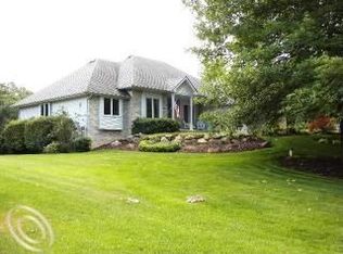 7822 Partridge Hill Dr, Brighton, MI