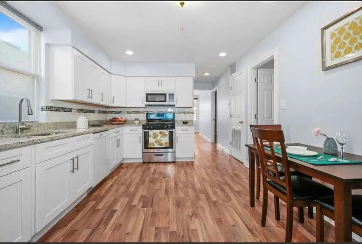 2 bed, 800 sqft, $1,875 — Photo 4