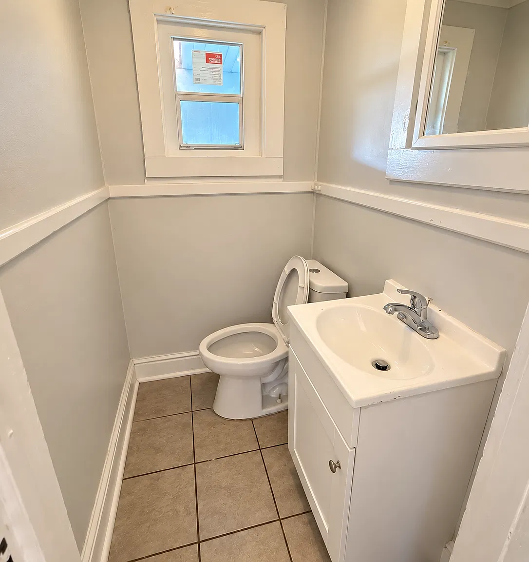 2343 Montrose Avenue - 1 — Photo 2