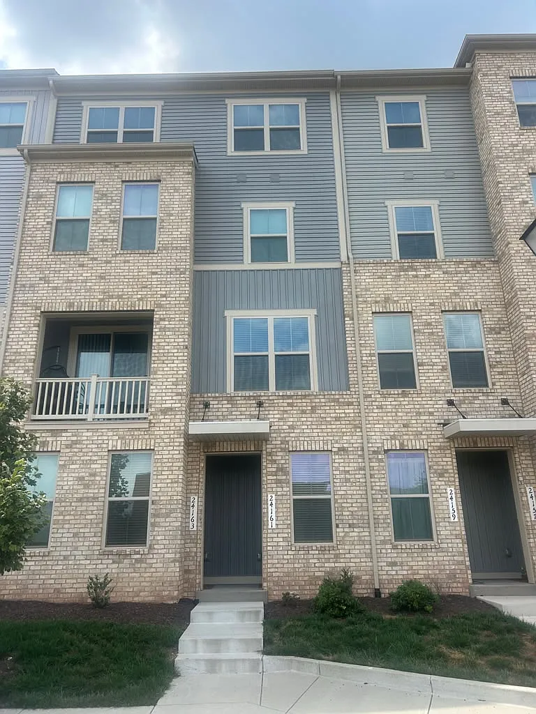 3 bed, 2.5 bath, 2066 sqft, $3,200 — Photo 1