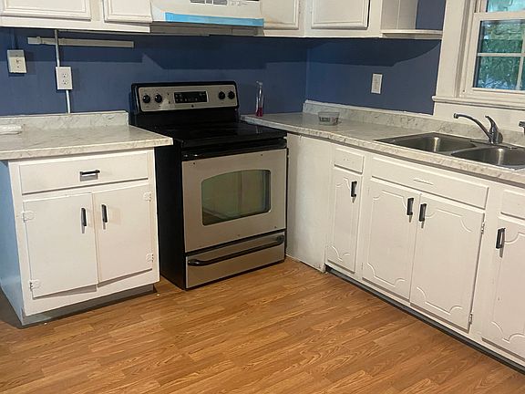 5th image of 2525 Bridgeview Rd
