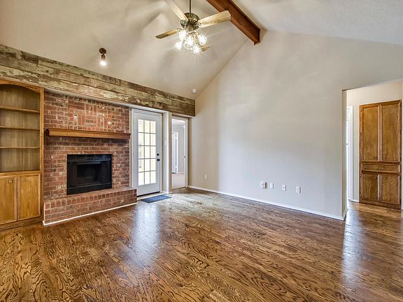 3rd image of 1004 York Castle Dr
