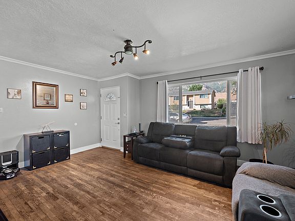 5th image of 160 Maple Ln