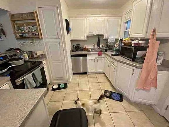 3rd image of 1379 Ingleside Ave