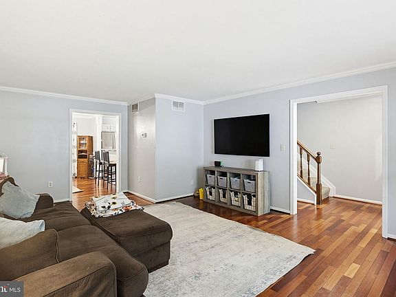 5th image of 363 Ellenham Ct