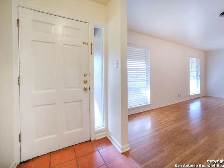 3223 Oakleaf Dr — Photo 3