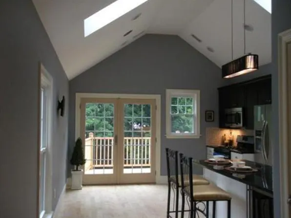 19 Court St Stop 2, Newton, MA 02458