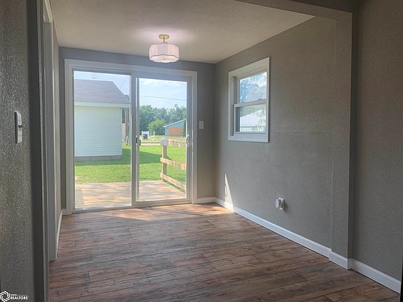 5th image of 2115 Racine Ave