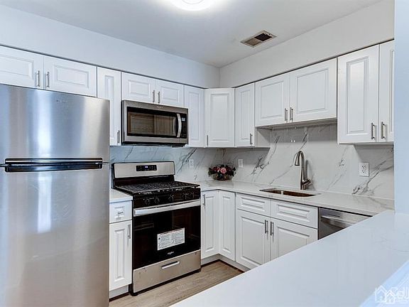 5th image of 1637 Waterford Dr