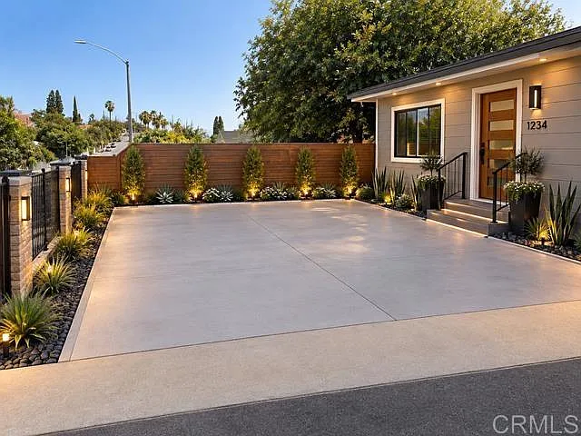 3 bed, 1100 sqft, $3,750 — Photo 1